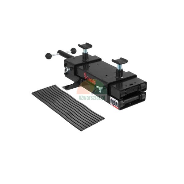 Redats motorcycle scissor lift with two adjustable supports and a protective rubber mat.