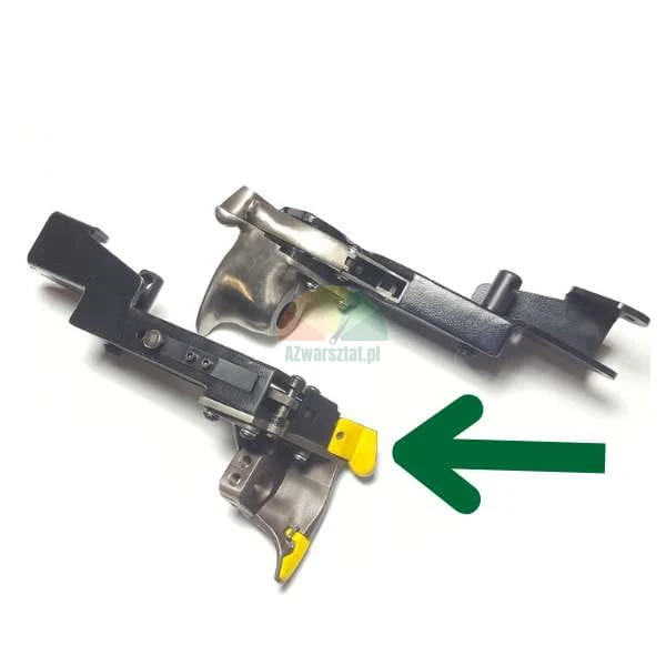 Close-up of two mechanical metal parts of a sewing machine, a green arrow points to a yellow component of the lower part.