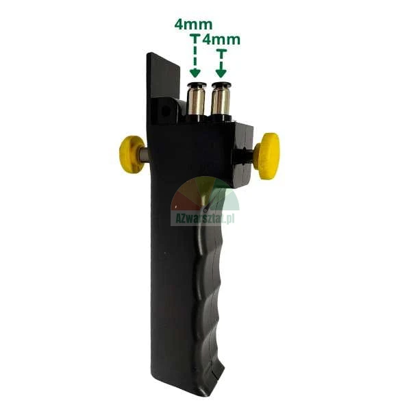 Black welding handle with ergonomic grip, two yellow knobs, and 4mm sockets marked with green arrows.