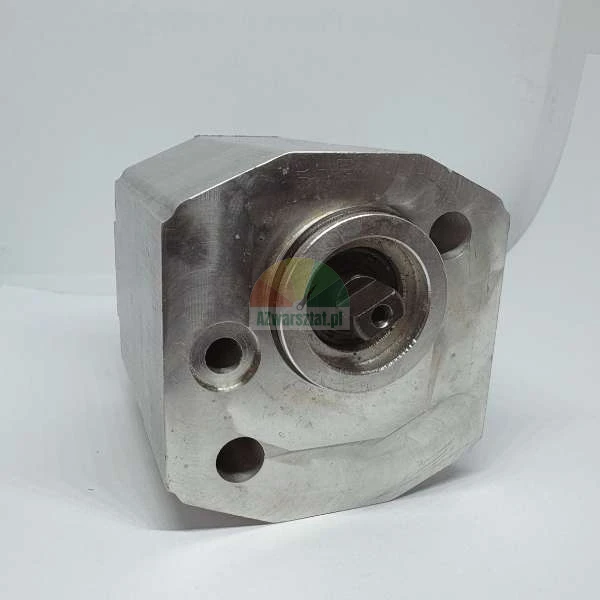 Hydraulic gear pump with aluminum body and central drive shaft with mounting holes