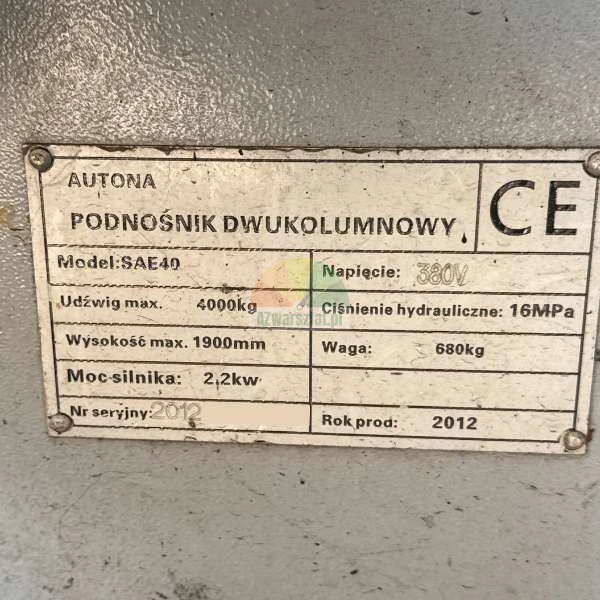 Nameplate of Autona SAE40 lift
