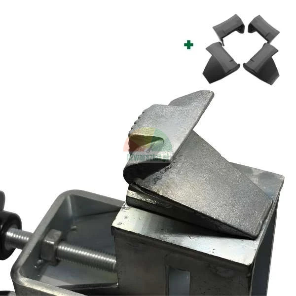 Metal jaw for tire changer with a set of four plastic protective covers