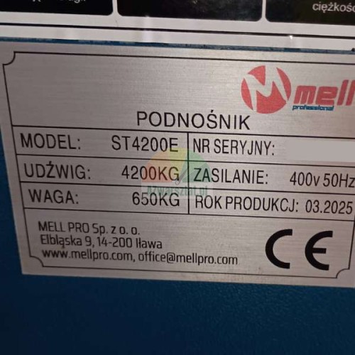 Rating plate of the Mell ST4200E car lift.