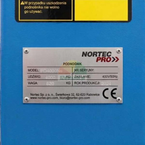 Rating plate of the Nortec Pro PD4000Ne car lift on a blue housing.