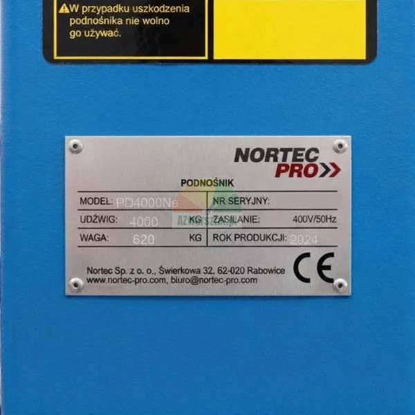 Rating plate of the Nortec Pro PD4000Ne car lift on a blue housing.
