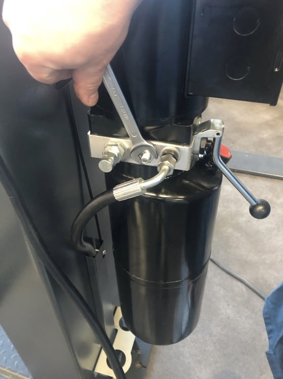 Loosening the lock nut