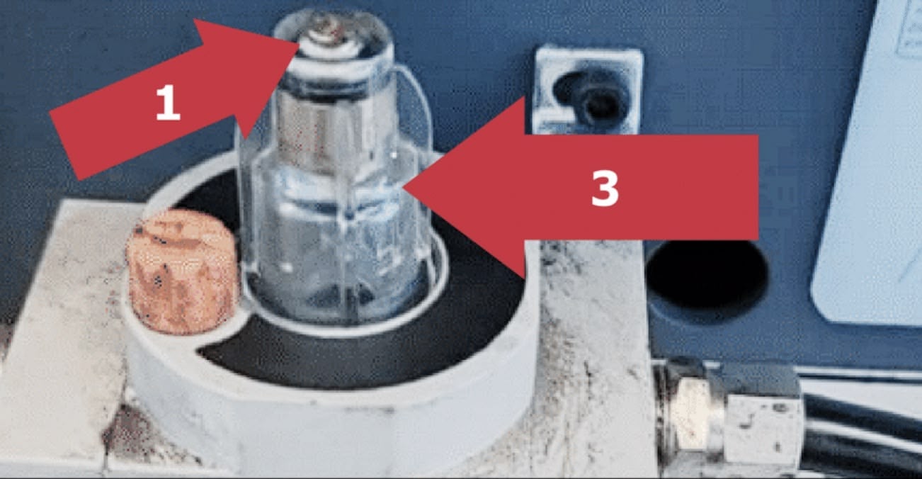 Adjusting screw for the oil dose in the tyre changer lubricator